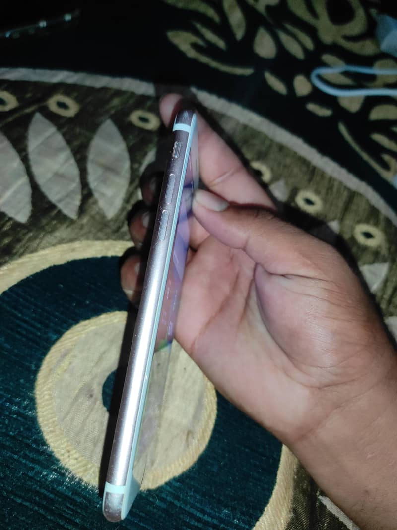 Apple iPhone 7 3