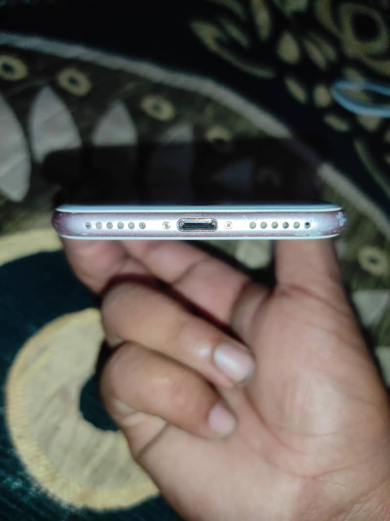 Apple iPhone 7 4
