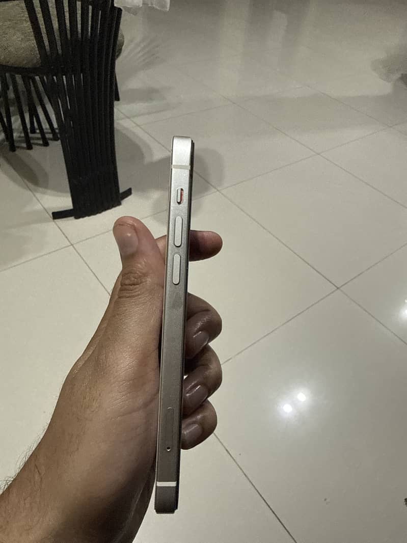 Apple iPhone 12 3
