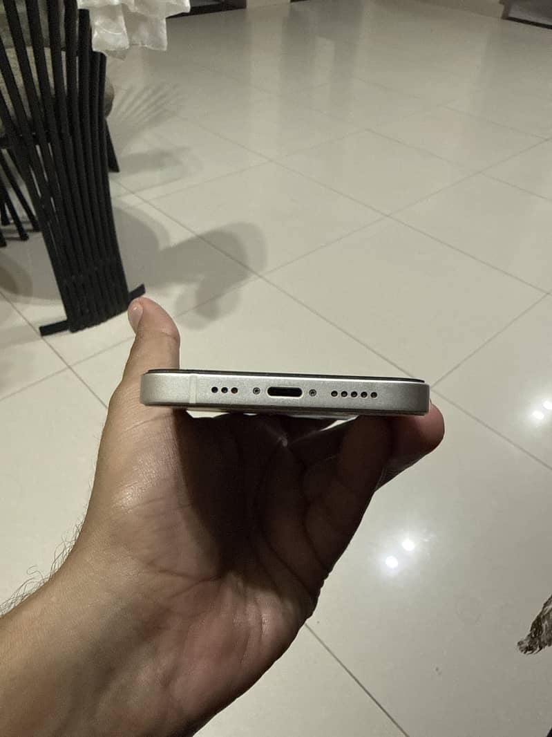 Apple iPhone 12 4