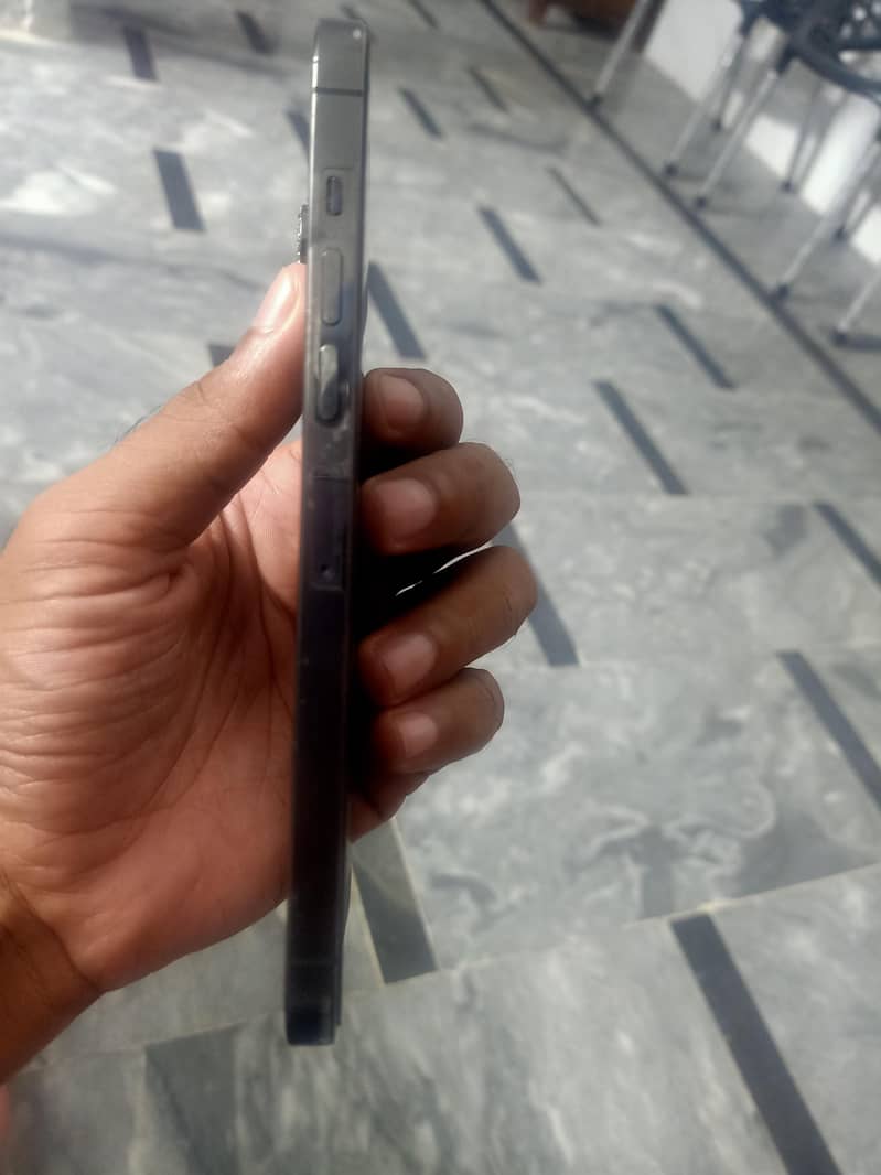 Apple iPhone 13 Pro Max 2