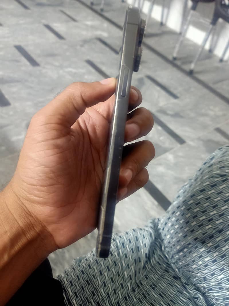 Apple iPhone 13 Pro Max 4