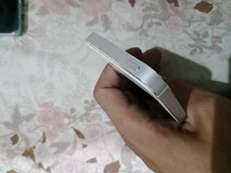 Apple iPhone 5s 4
