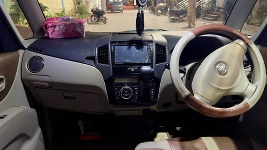 Nissan Roox 2010