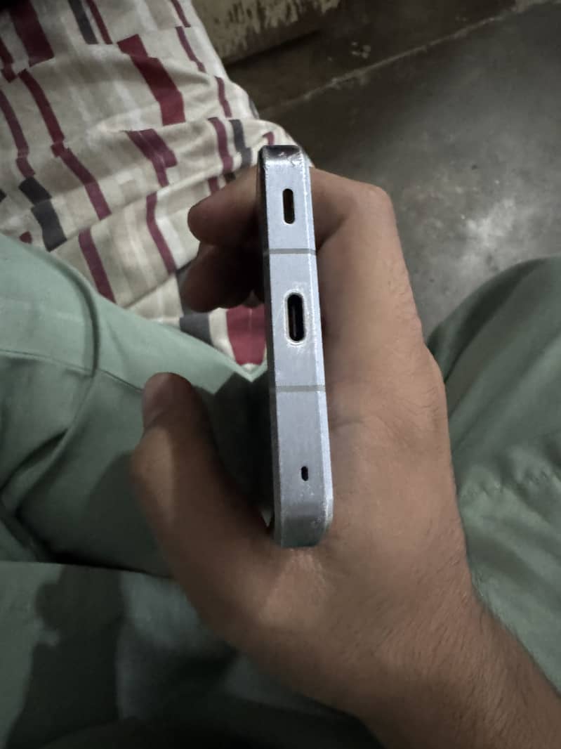 Sharp Aquos R2 0