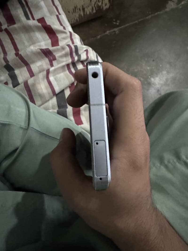 Sharp Aquos R2 1