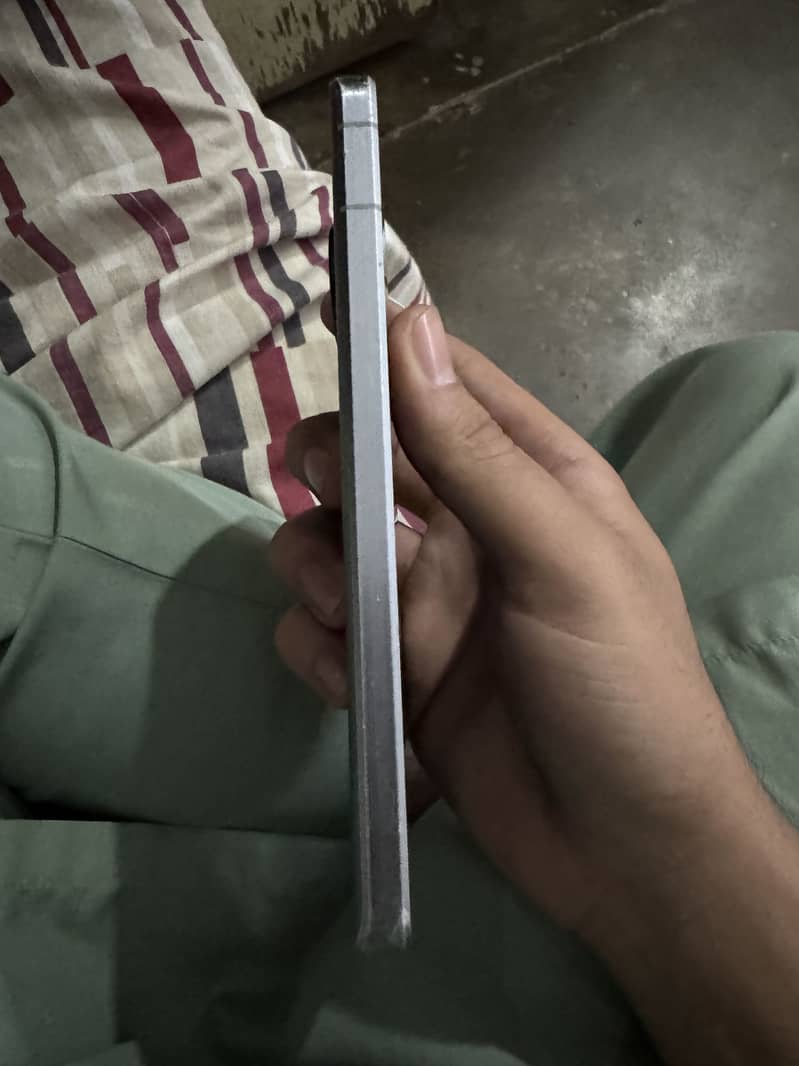 Sharp Aquos R2 2