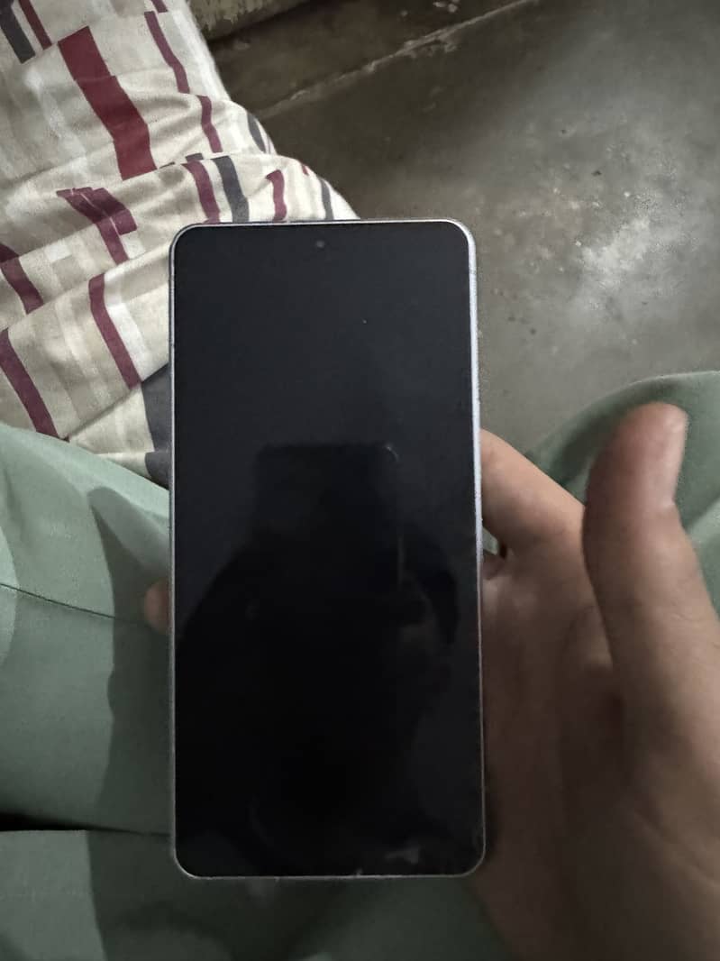 Sharp Aquos R2 3