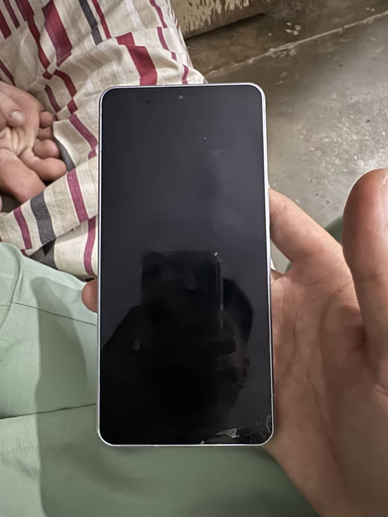 Sharp Aquos R2 6
