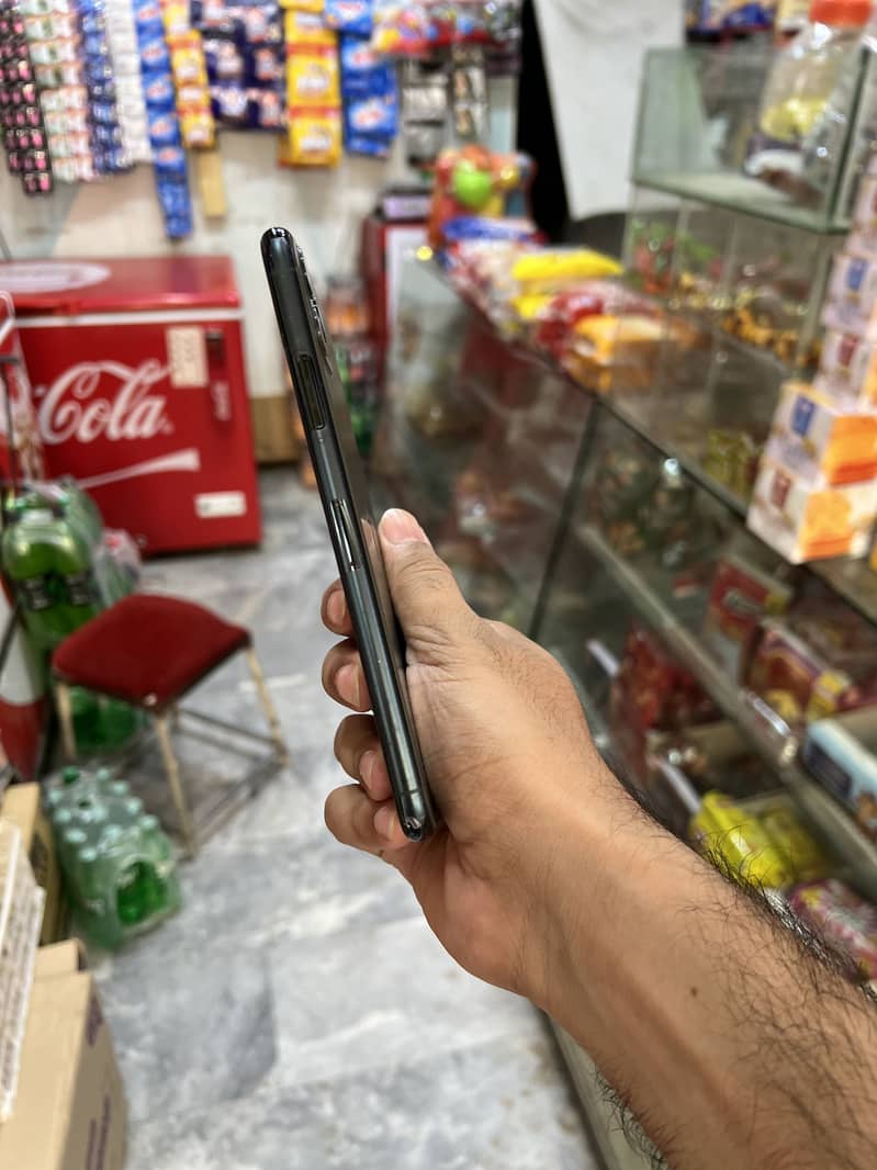 Apple iPhone 11 Pro Max 2