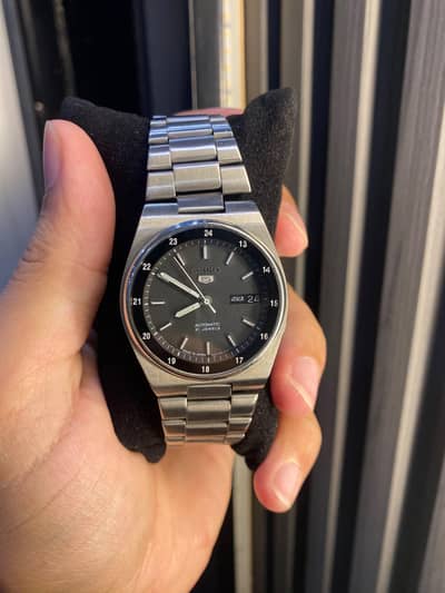 Seiko 5 Automatic 21 Jewels – Black, White & Golden Dials