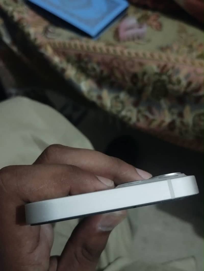 Apple iPhone 13 2