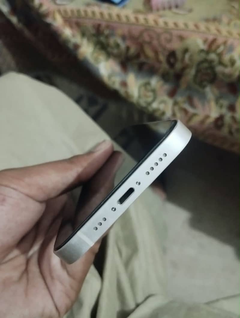 Apple iPhone 13 4