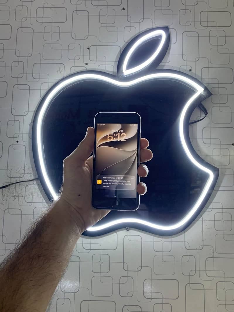 Apple iPhone SE 0