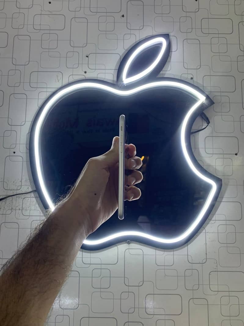 Apple iPhone SE 3