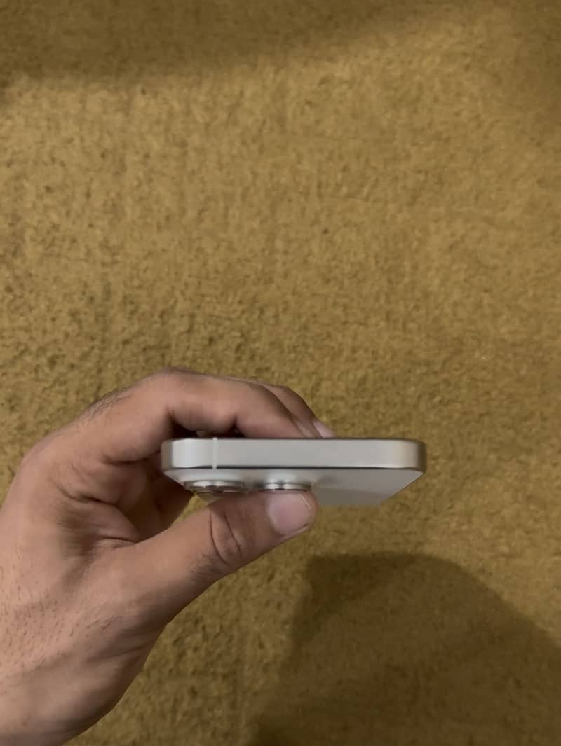 Apple iPhone 15 Pro 4