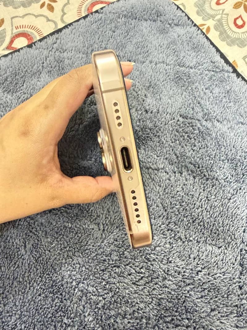 Apple iPhone 16 Pro Max 1