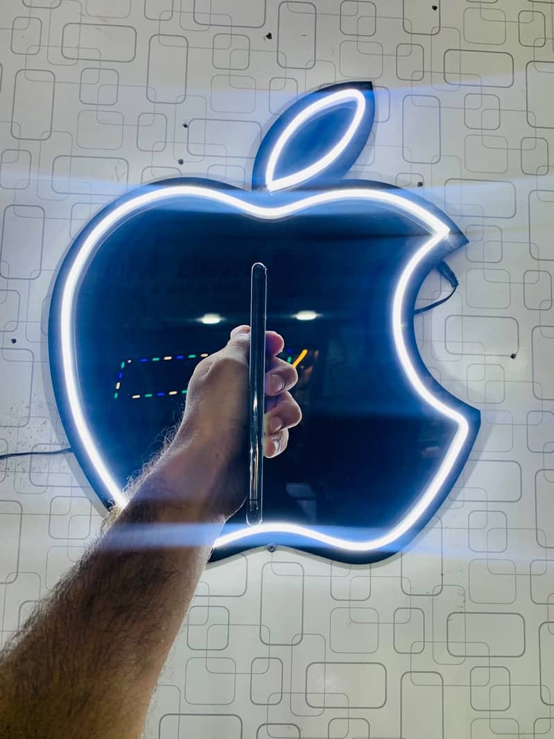 Apple iPhone 11 Pro Max 2