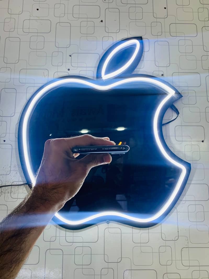 Apple iPhone 11 Pro Max 4