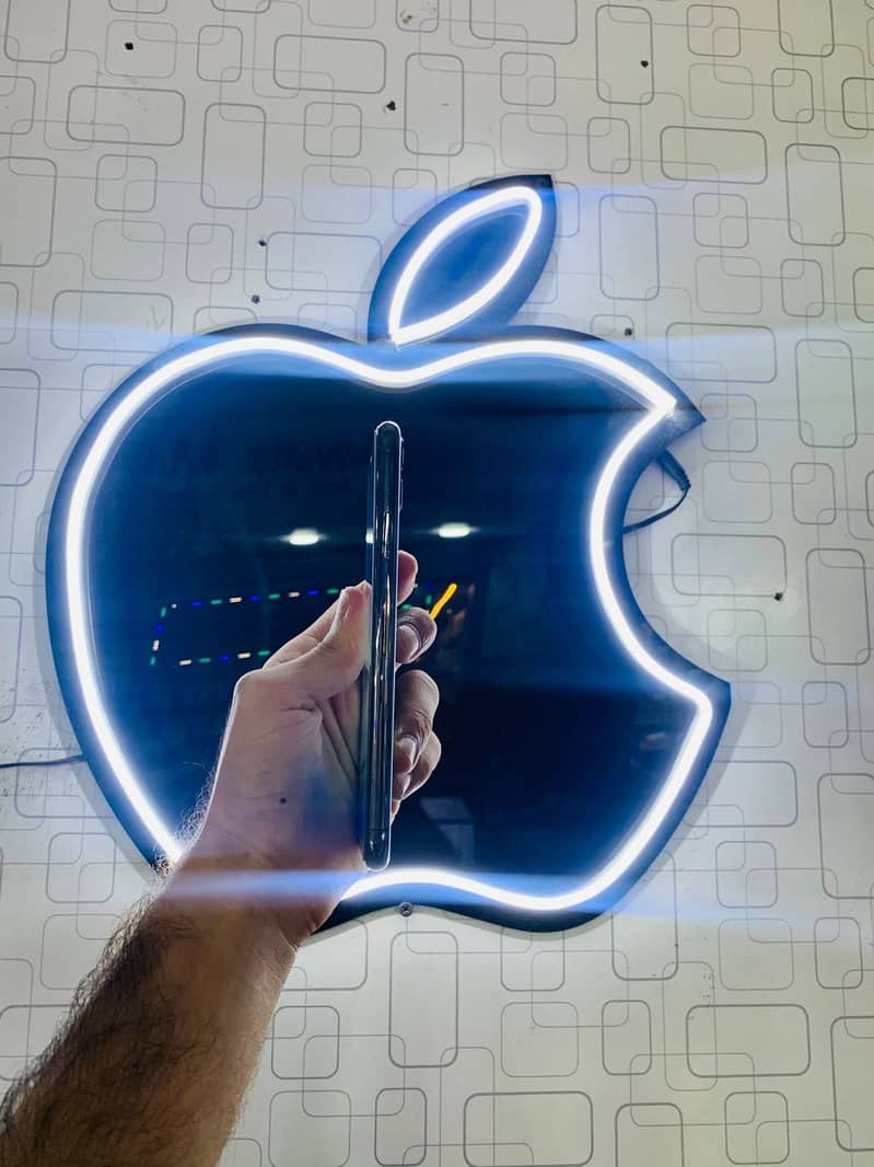 Apple iPhone 11 Pro Max 6