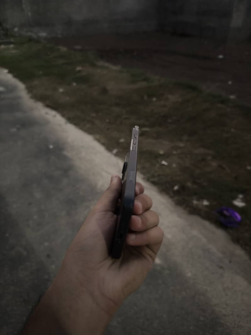 Apple iPhone 13 4