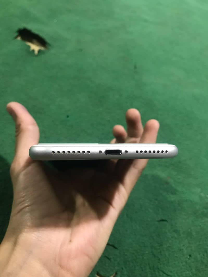 Apple iPhone 7 Plus 4