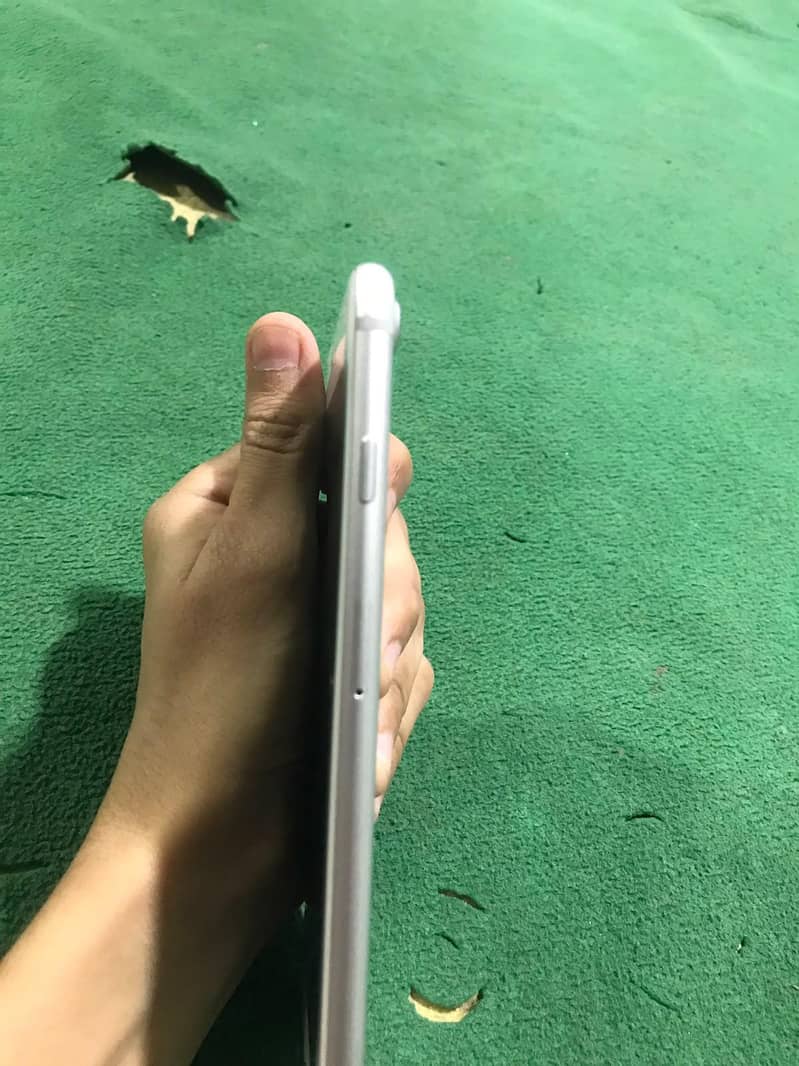 Apple iPhone 7 Plus 5
