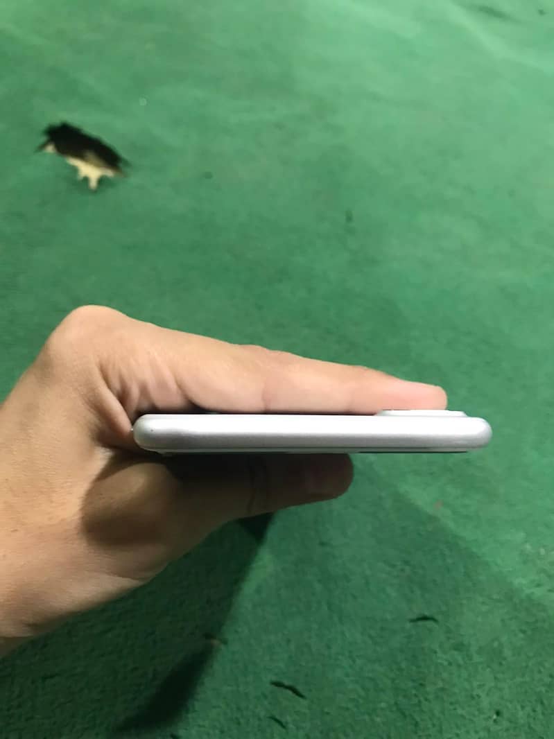 Apple iPhone 7 Plus 6