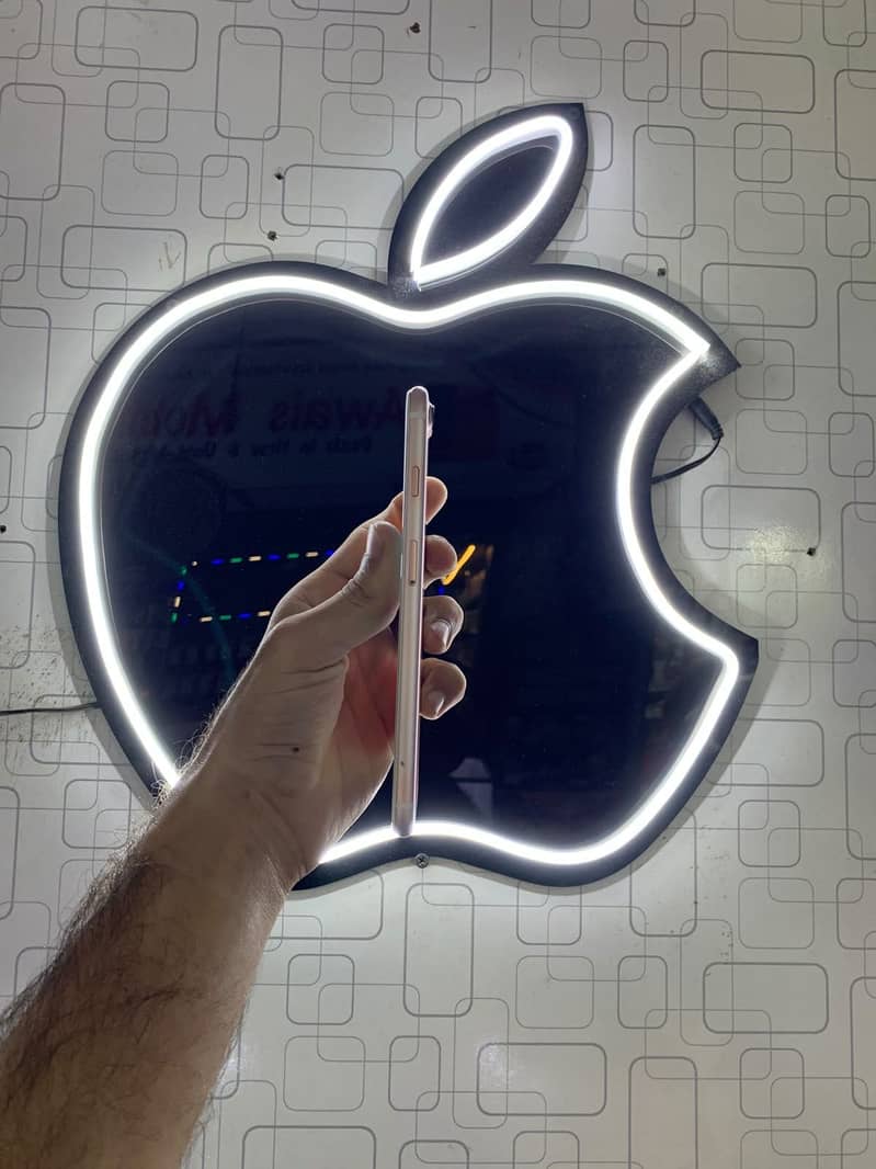 Apple iPhone 7 Plus 2