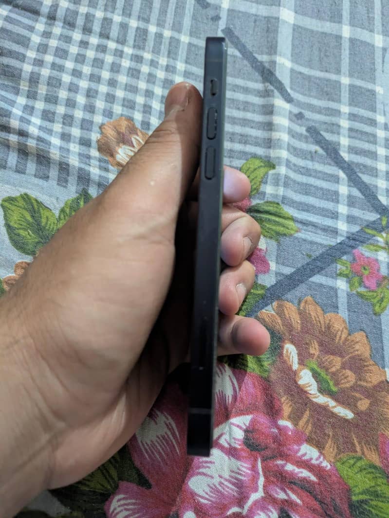 Apple iPhone 12 3
