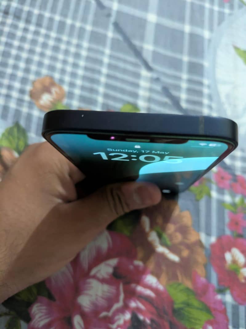 Apple iPhone 12 4