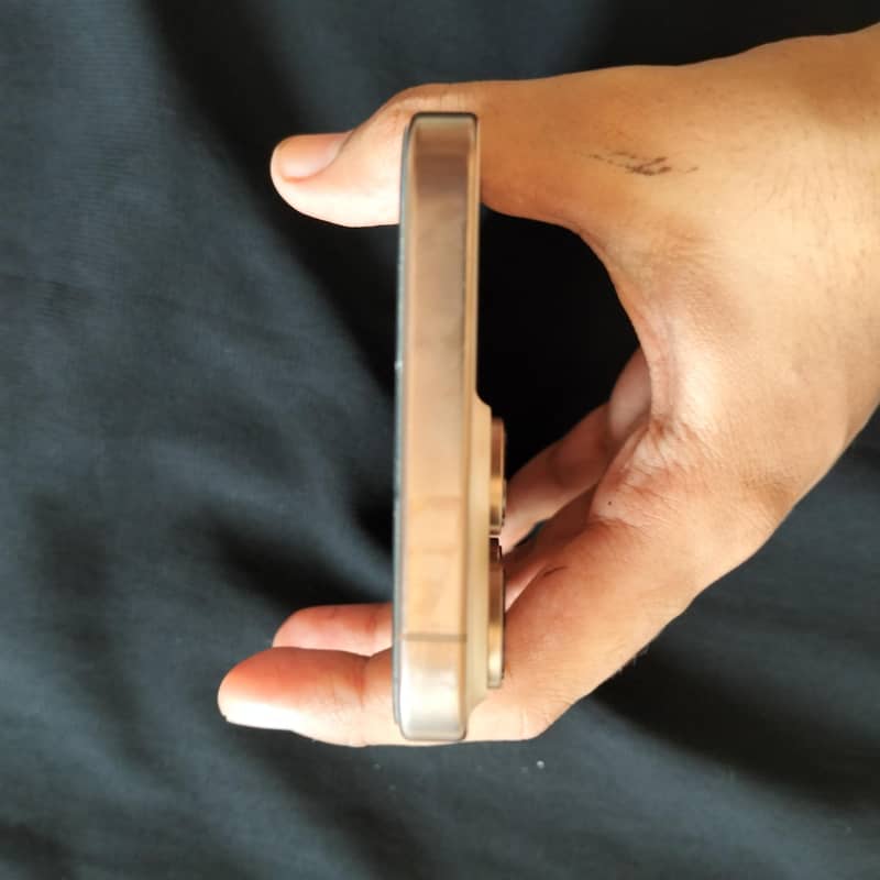 Apple iPhone 16 Pro Max 5