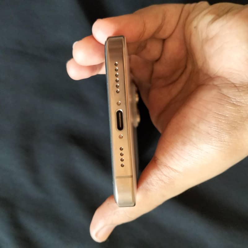 Apple iPhone 16 Pro Max 6