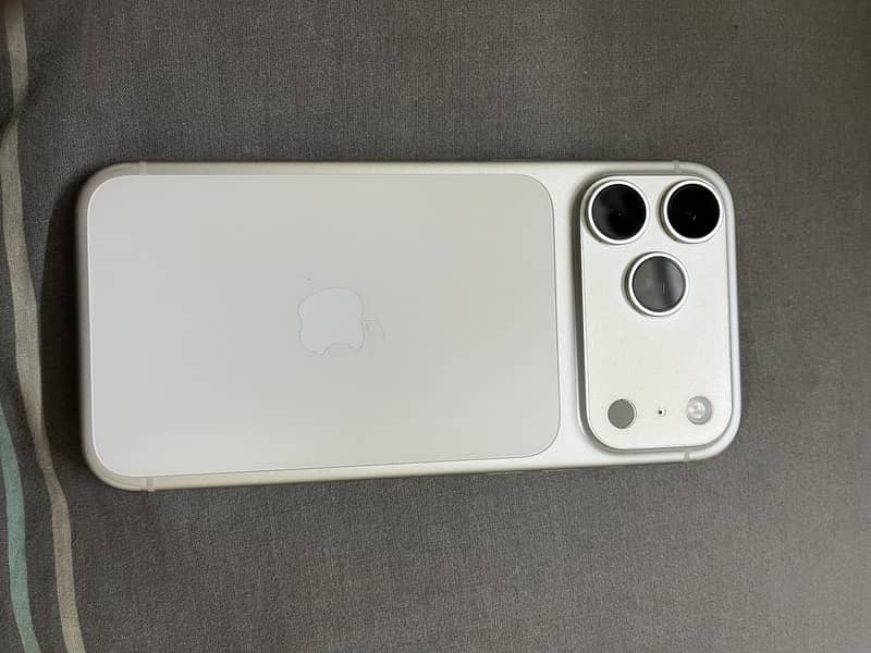 Apple iPhone 17 Pro Max 2