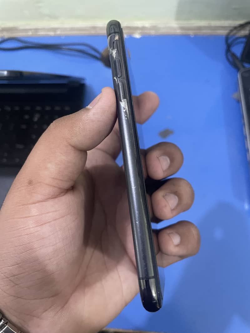 Apple iPhone X 3