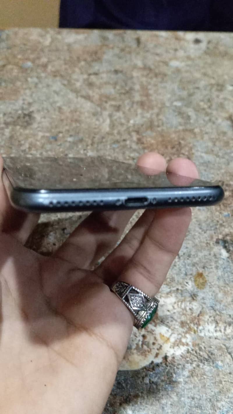 Apple iPhone 8 Plus 1