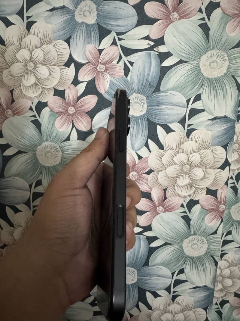 iPhone 16 Pro Max 6