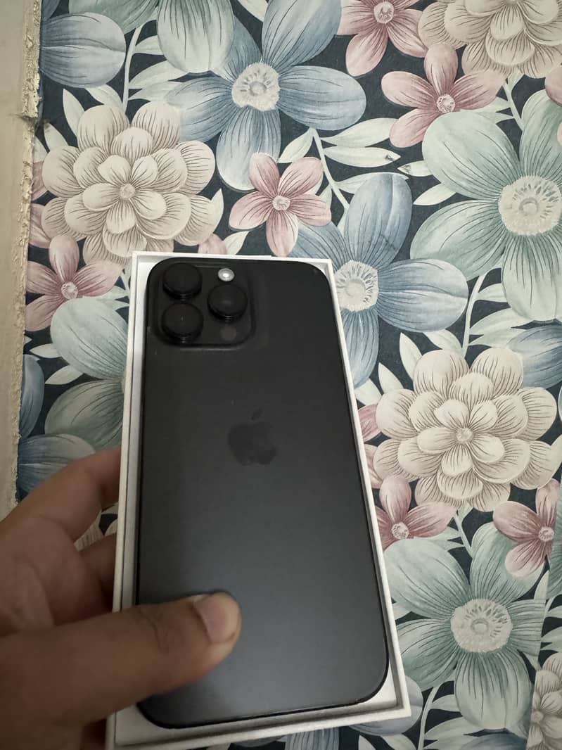 iPhone 16 Pro Max 8