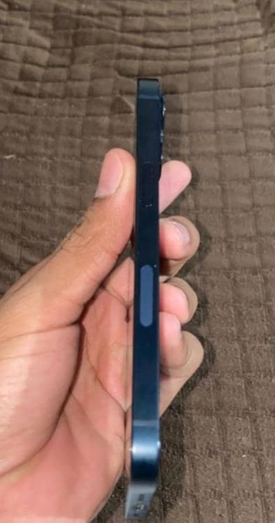 Apple iPhone 13 2
