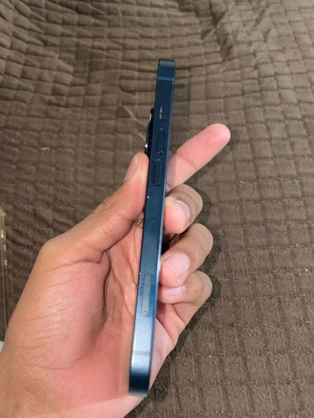 Apple iPhone 13 5