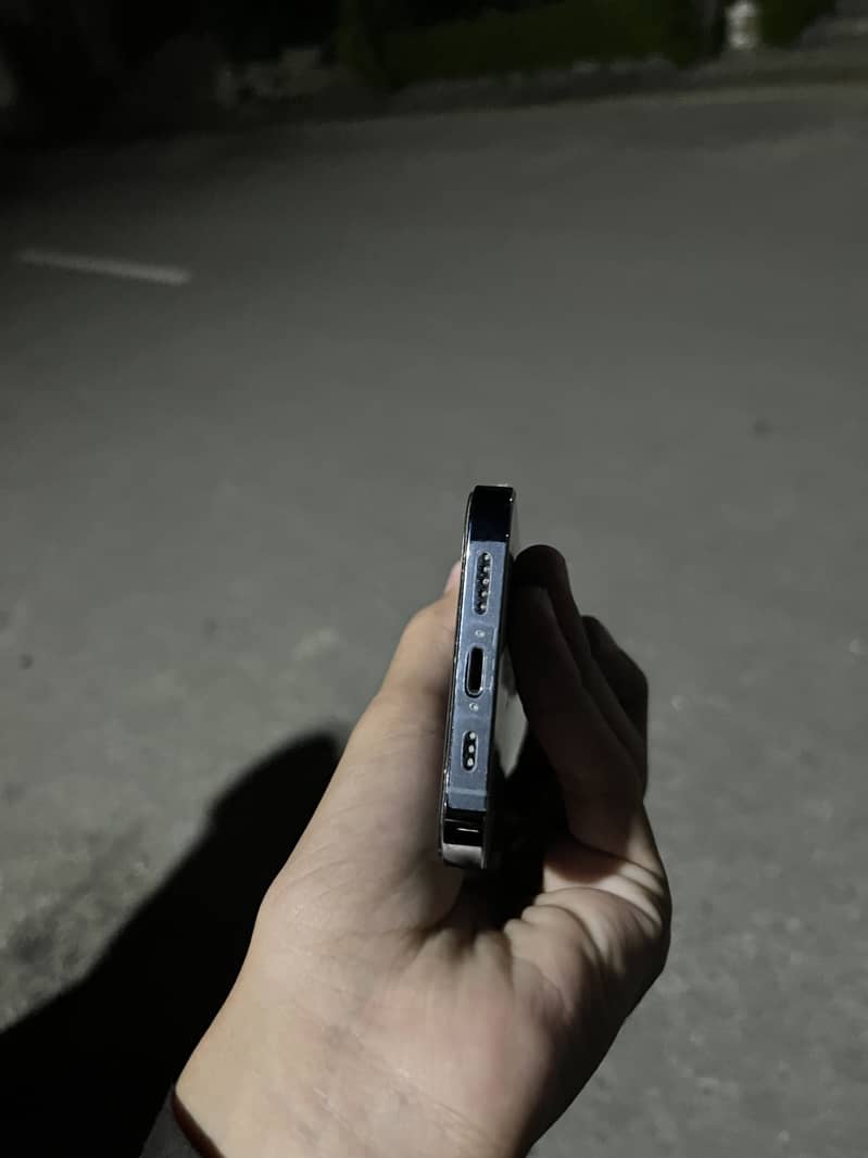 Apple iPhone 13 Pro 2