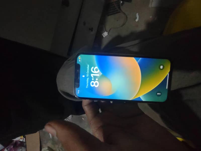 Apple iPhone X 4