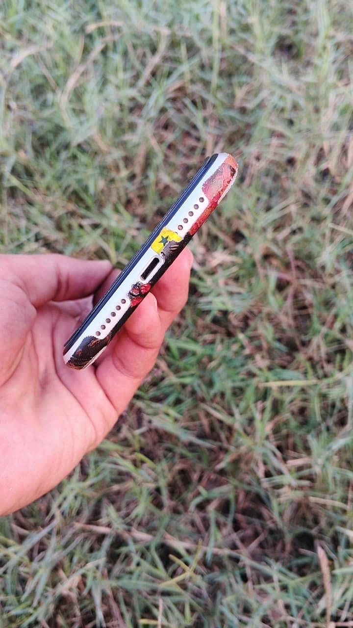 Apple iPhone 11 0