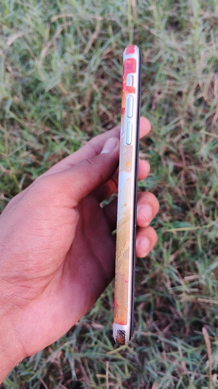 Apple iPhone 11 4