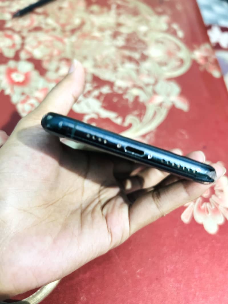 Apple iPhone 11 Pro Max 4