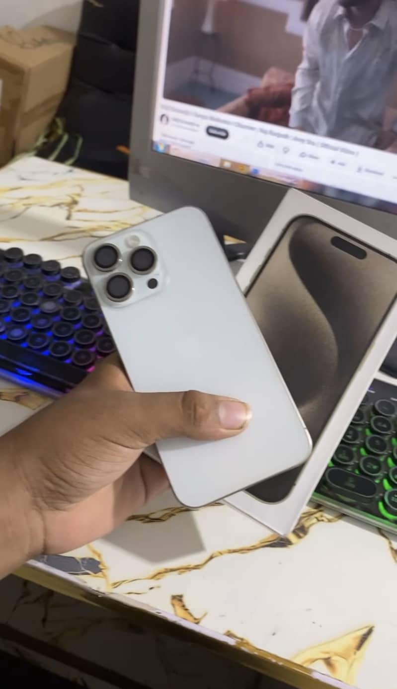 Apple iPhone 15 Pro Max 0