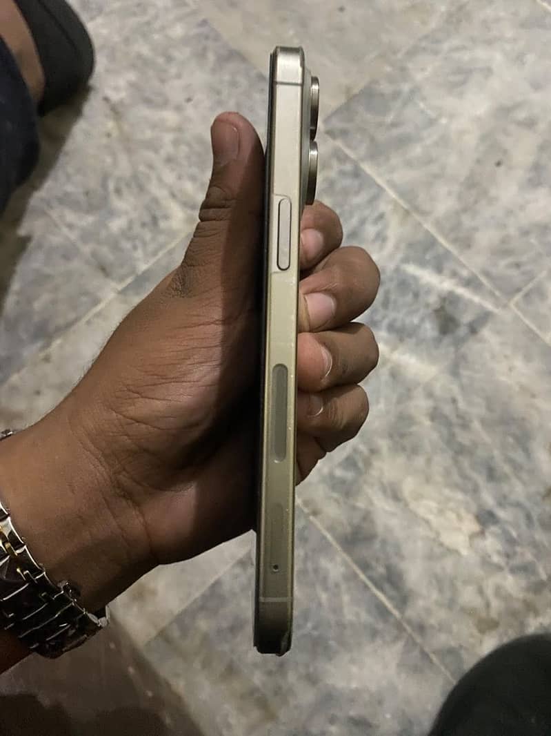 Apple iPhone 15 Pro Max 3