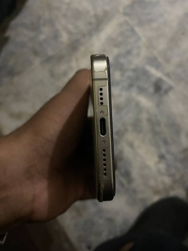 Apple iPhone 15 Pro Max 5