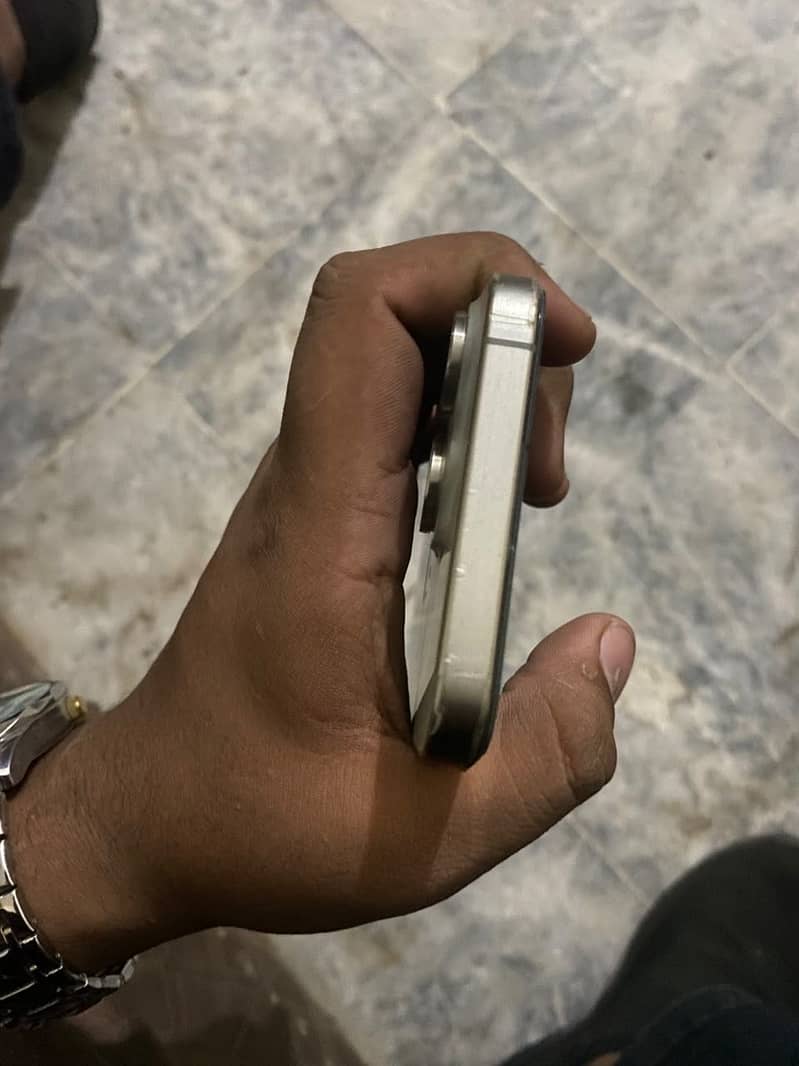Apple iPhone 15 Pro Max 6
