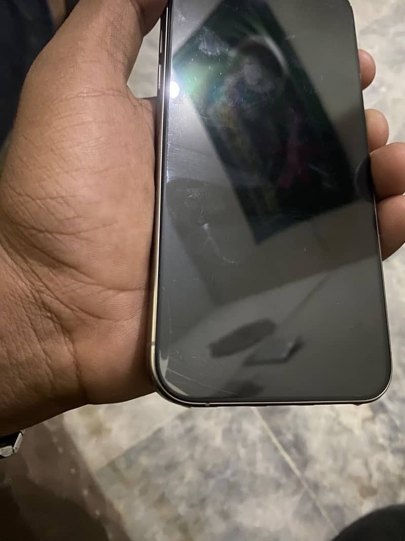 Apple iPhone 15 Pro Max 12